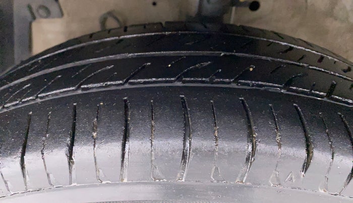 2013 Maruti Swift VDI, Diesel, Manual, 98,437 km, Left Front Tyre Tread