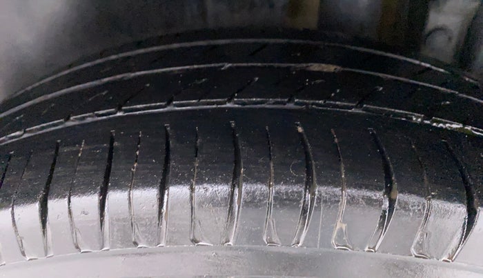 2013 Maruti Swift VDI, Diesel, Manual, 98,437 km, Left Rear Tyre Tread