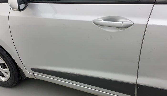 2015 Hyundai Grand i10 SPORTZ 1.2 KAPPA VTVT, Petrol, Manual, 43,169 km, Front passenger door - Minor scratches