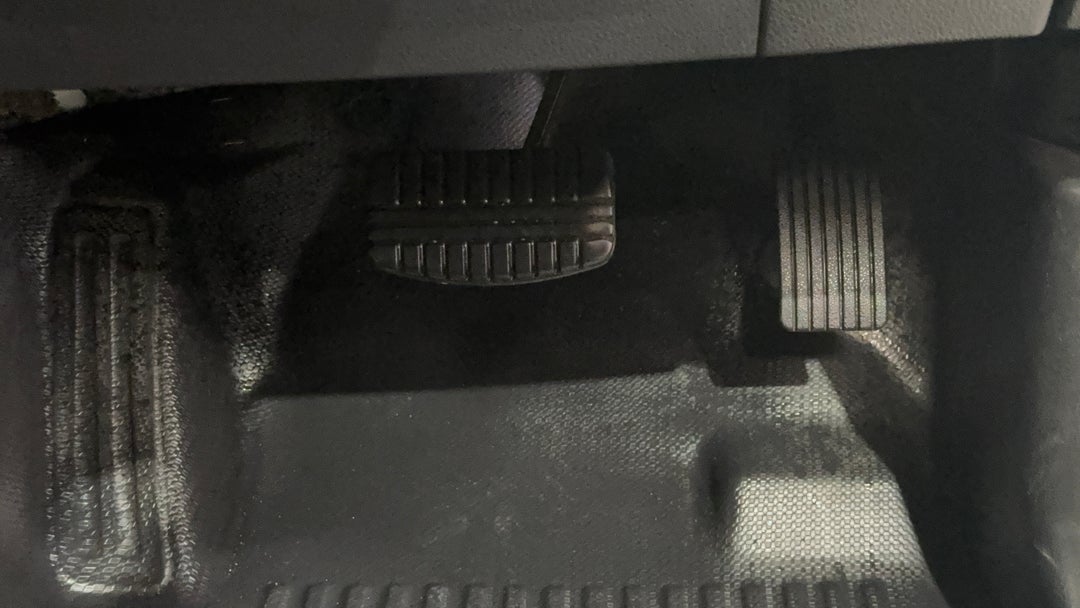 2019 Mitsubishi Triton Glx Plus (4x4), Automatic, 122087 km, Pedals and Footmat