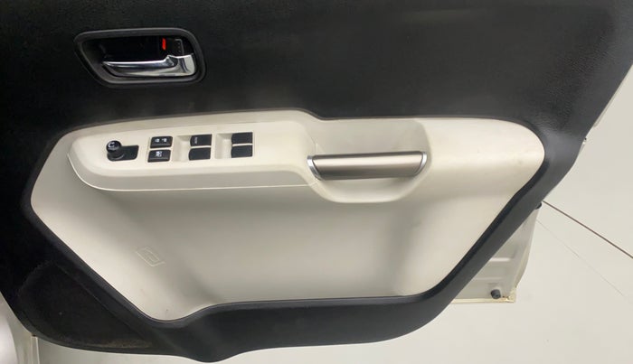2017 Maruti IGNIS DELTA 1.2, Petrol, Manual, 1,02,393 km, Driver Side Door Panels Control