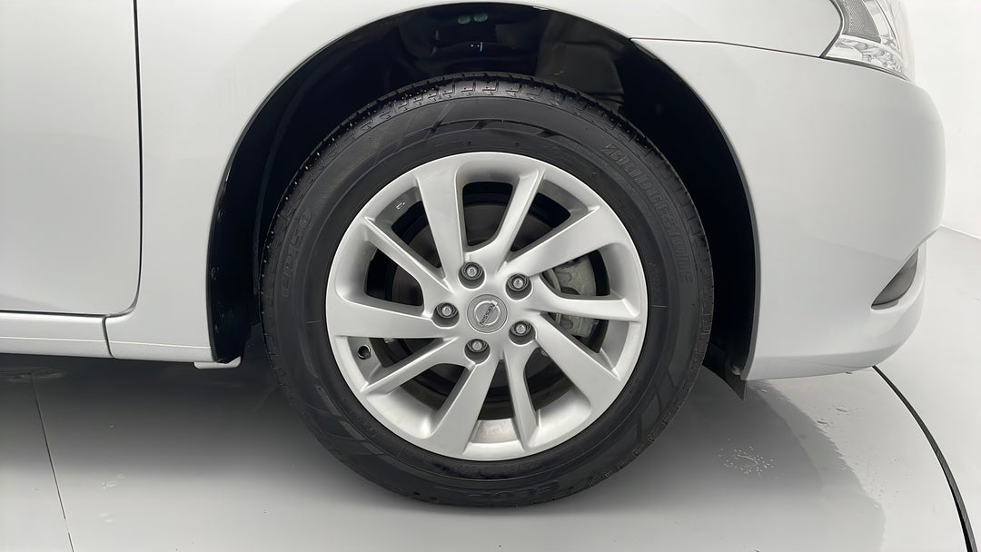 2016 Nissan Pulsar St, Automatic, 32260 km, Right Front Wheel