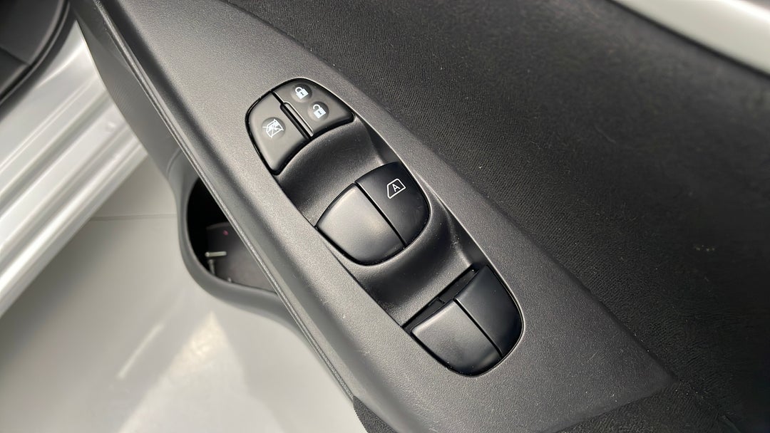 2016 Nissan Pulsar St, Automatic, 32260 km, Drivers Side Door Panel Controls