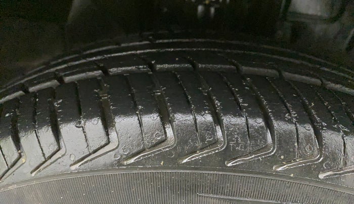 2016 Datsun Redi Go T (O), Petrol, Manual, 50,724 km, Right Front Tyre Tread