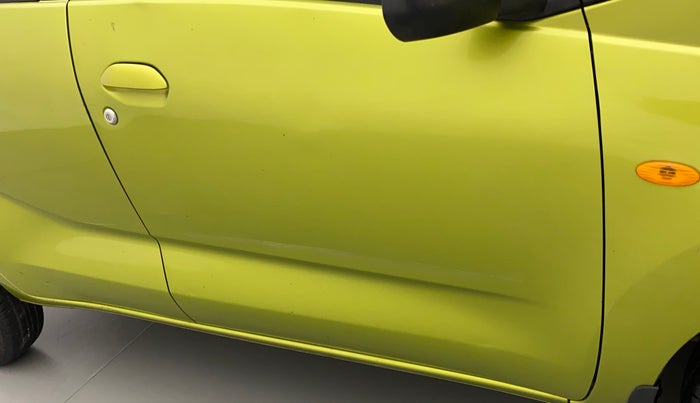 2016 Datsun Redi Go T (O), Petrol, Manual, 50,724 km, Driver-side door - Slightly dented