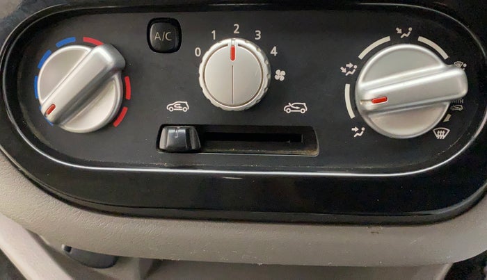 2016 Datsun Redi Go T (O), Petrol, Manual, 50,724 km, AC Unit - Directional switch has minor damage