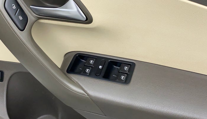 2014 Volkswagen Vento HIGHLINE DIESEL, Diesel, Manual, 81,126 km, Right front window switch / handle - Power window makes minor noise