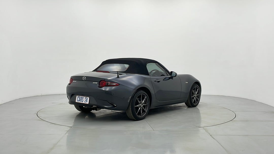 Right Back Diagonal (45- Degree) View