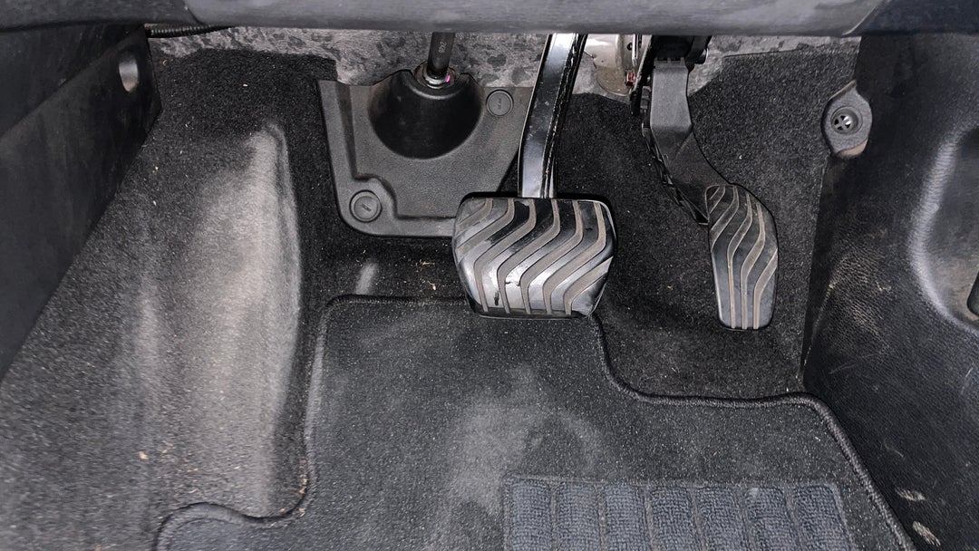 2022 Mitsubishi Outlander Es 7 Seat (AWD), Automatic, 56136 km, Pedals and Footmat