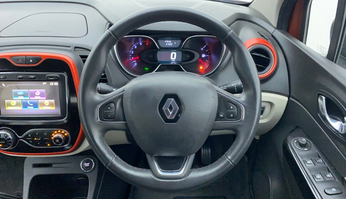 2019 Renault Captur PLATINE DUAL TONE, Diesel, Manual, 47,627 km, Steering Wheel Close Up