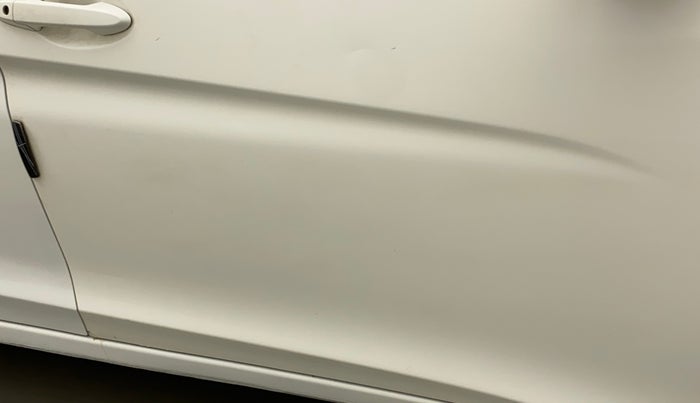 2015 Honda City 1.5L I-VTEC SV, Petrol, Manual, 1,01,611 km, Driver-side door - Minor scratches