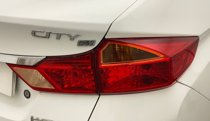2015 Honda City 1.5L I-VTEC SV, Petrol, Manual, 1,01,611 km, Right tail light - Minor damage