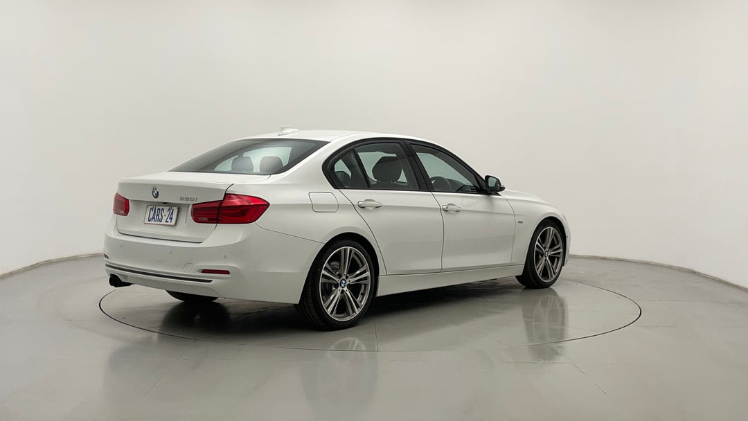 Right Back Diagonal (45- Degree) View