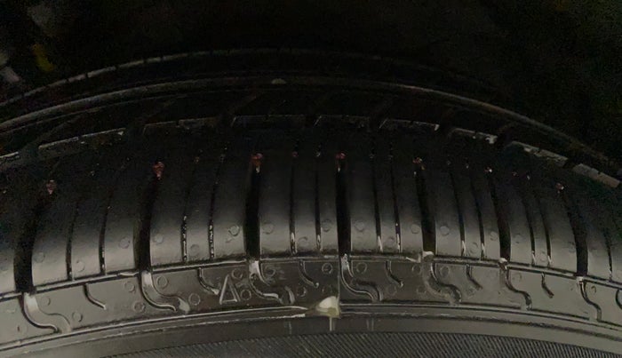 2016 Maruti Ertiga VDI SHVS, Diesel, Manual, 56,421 km, Left Rear Tyre Tread