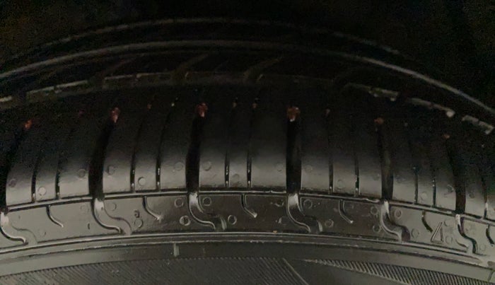 2016 Maruti Ertiga VDI SHVS, Diesel, Manual, 56,421 km, Left Front Tyre Tread