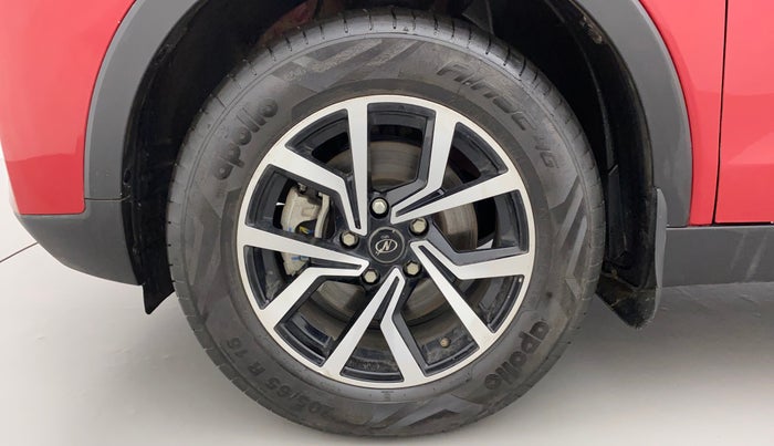2023 Mahindra XUV 3OO W6 1.5 DIESEL AMT, Diesel, Automatic, 5,055 km, Left Front Wheel
