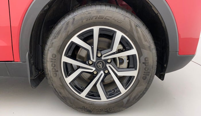2023 Mahindra XUV 3OO W6 1.5 DIESEL AMT, Diesel, Automatic, 5,055 km, Right Front Wheel