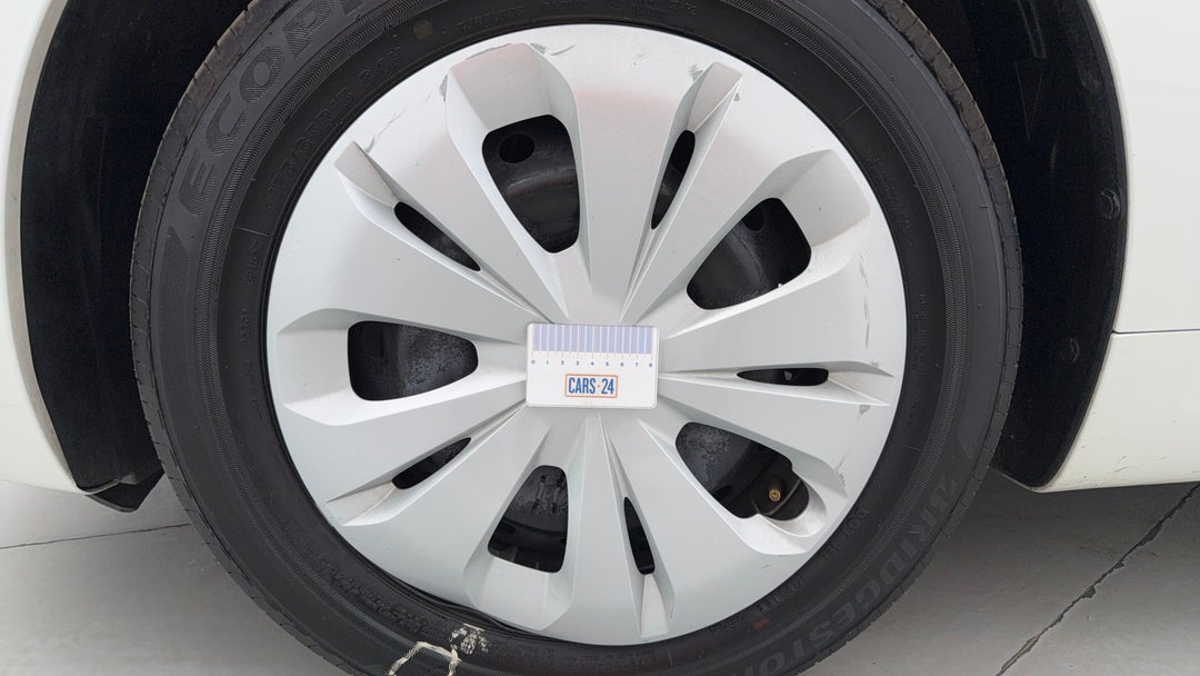 Wheels Hubcap Front LHS Dent