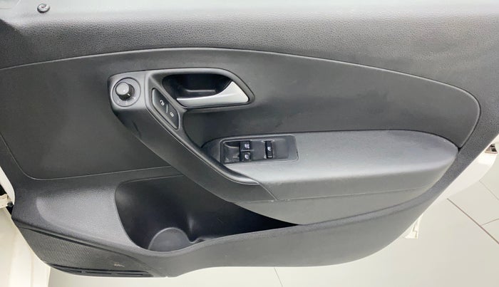 2018 Volkswagen Polo COMFORTLINE 1.0L MPI, Petrol, Manual, 1,01,696 km, Driver Side Door Panels Control
