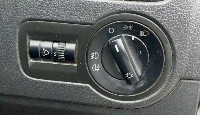 2018 Volkswagen Polo COMFORTLINE 1.0L MPI, Petrol, Manual, 1,01,696 km, Dashboard - Headlight height adjustment not working