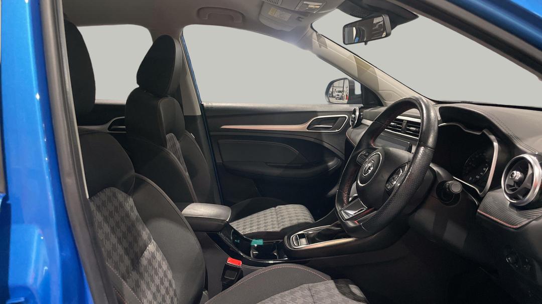 2022 MG Zst Core, Automatic, 31437 km, Right Side Front Door Cabin View