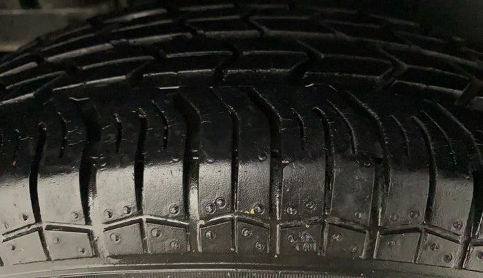 2016 Maruti Swift VXI, Petrol, Manual, 65,853 km, Right Rear Tyre Tread