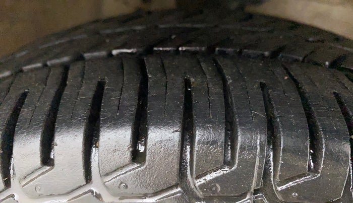 2014 Maruti Alto K10 VXI, Petrol, Manual, 51,012 km, Right Front Tyre Tread