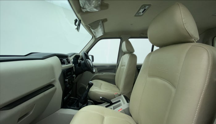 2017 Mahindra Scorpio S6+ INTELL HYBRID, Diesel, Manual, 39,791 km, Right Side Front Door Cabin