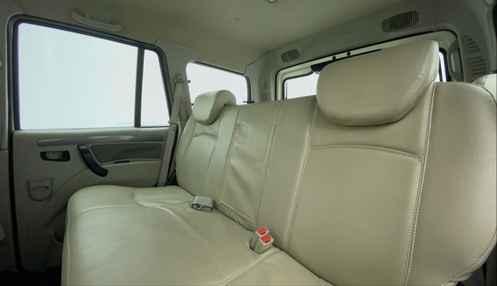 2017 Mahindra Scorpio S6+ INTELL HYBRID, Diesel, Manual, 39,791 km, Right Side Rear Door Cabin