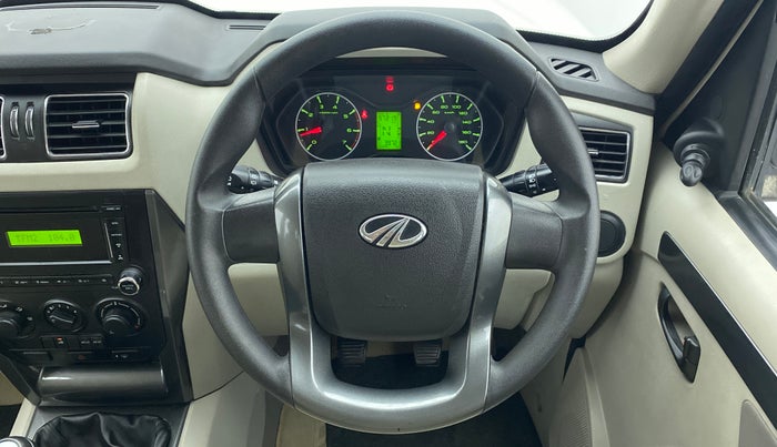 2017 Mahindra Scorpio S6+ INTELL HYBRID, Diesel, Manual, 39,791 km, Steering Wheel Close Up
