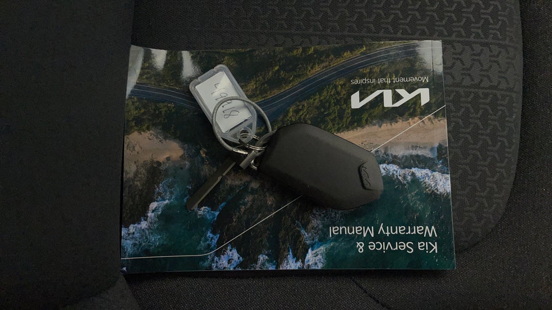 2024 Kia Carnival S, Automatic, 50390 km, Key Close-up