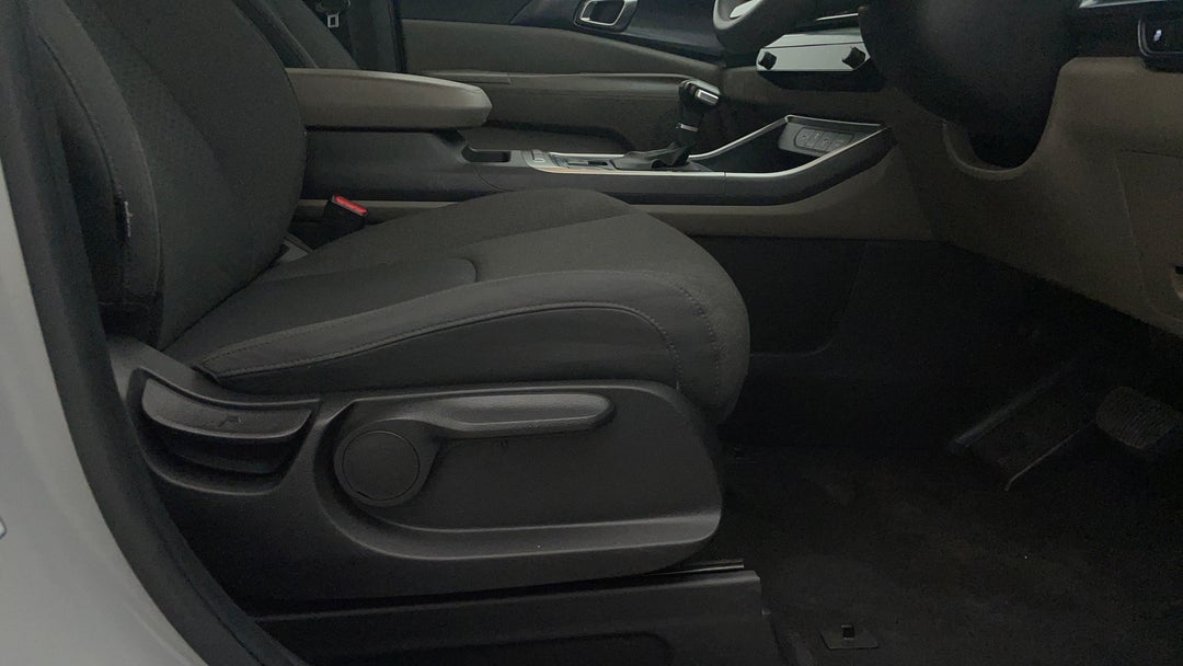 2024 Kia Carnival S, Automatic, 50390 km, Drivers Side Adjustment Panel