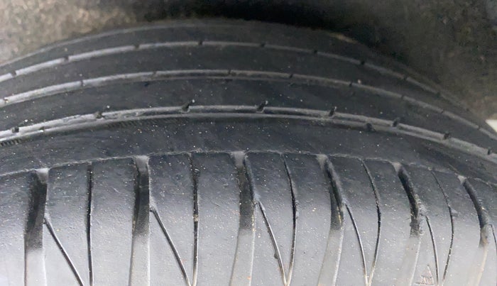 2018 Maruti Vitara Brezza ZDI, Diesel, Manual, 40,587 km, Right Rear Tyre Tread