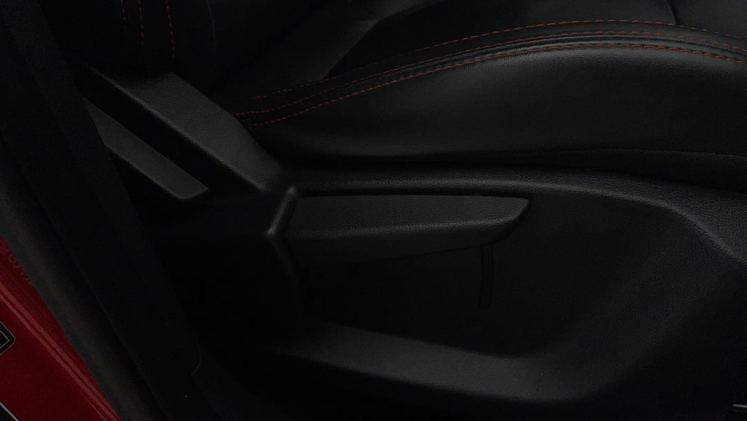 2021 MG Zst Excite, Automatic, 115772 km, Drivers Side Adjustment Panel