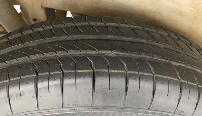 2015 Maruti Wagon R 1.0 VXI, Petrol, Manual, 77,640 km, Right Rear Tyre Tread