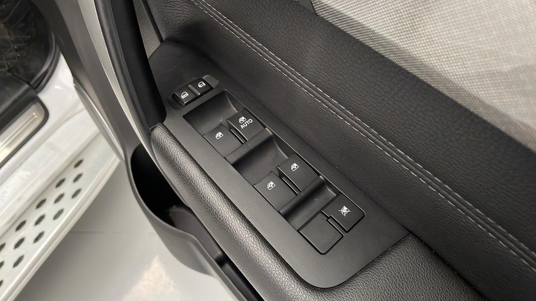 2017 Holden Captiva 7 Ltz (awd), Automatic, 85286 km, Drivers Side Door Panel Controls