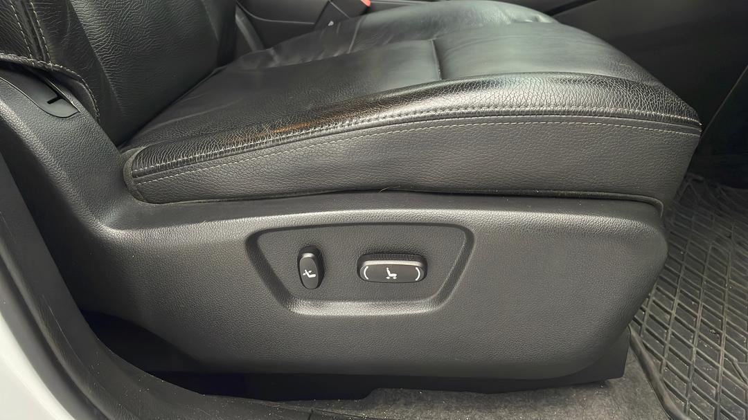 2017 Holden Captiva 7 Ltz (awd), Automatic, 85286 km, Drivers Side Adjustment Panel