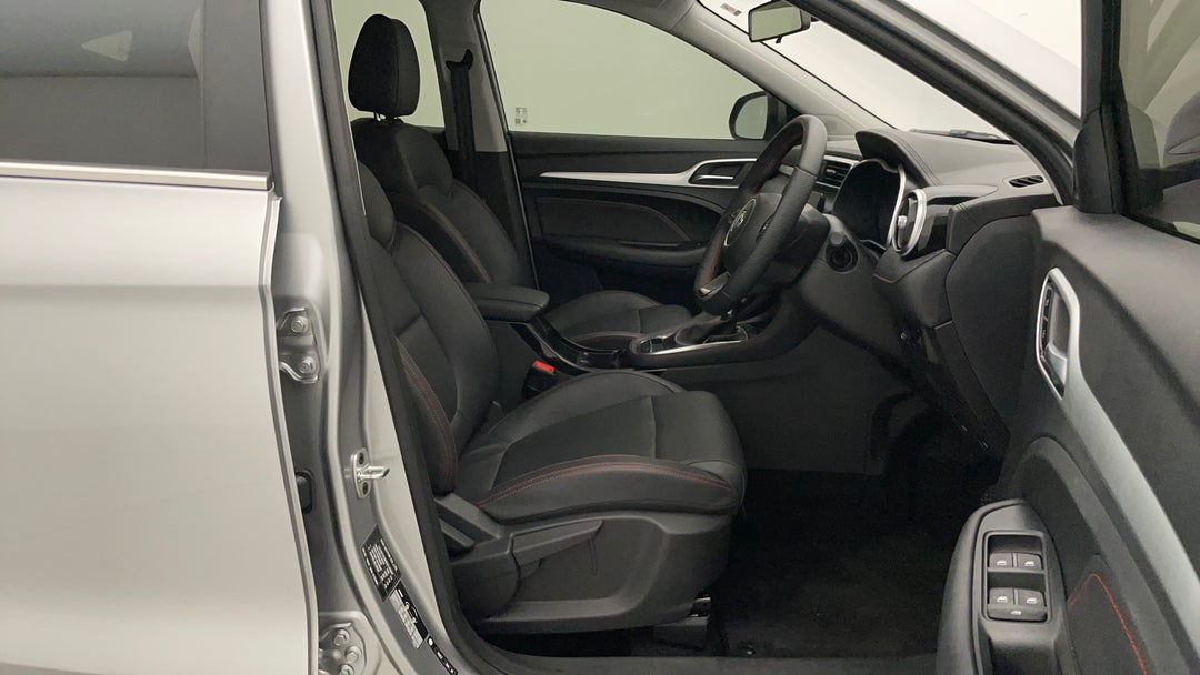 2024 MG Zst Vibe, Automatic, 15393 km, Right Side Front Door Cabin View