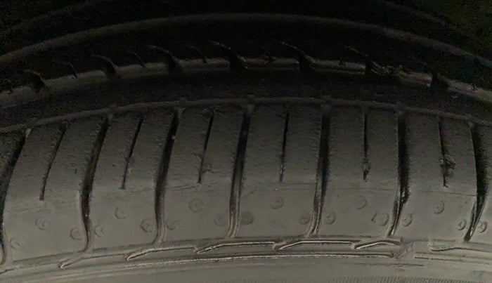 2018 Maruti Baleno DELTA PETROL 1.2, Petrol, Manual, 44,310 km, Right Front Tyre Tread