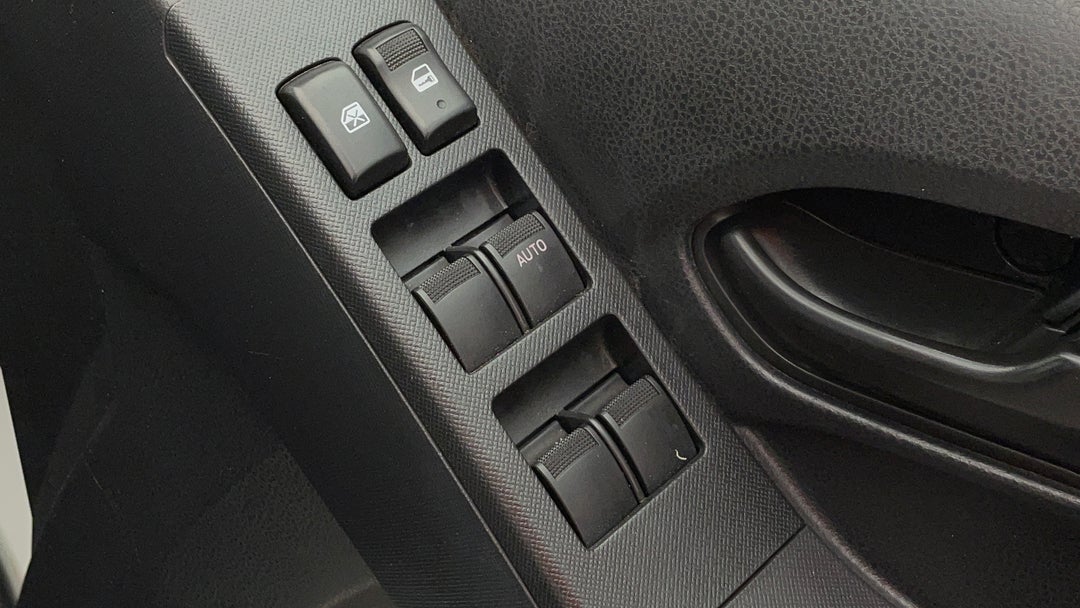 2018 Isuzu D-MAX Sx (4x4), Automatic, 133140 km, Drivers Side Door Panel Controls