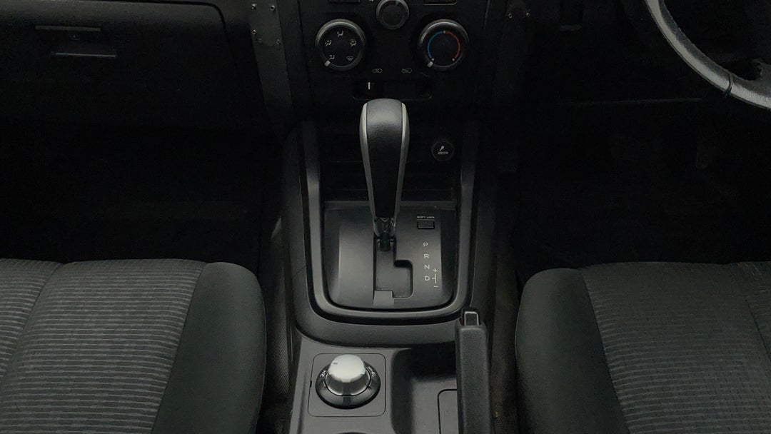 2018 Isuzu D-MAX Sx (4x4), Automatic, 133140 km, Gear Lever 