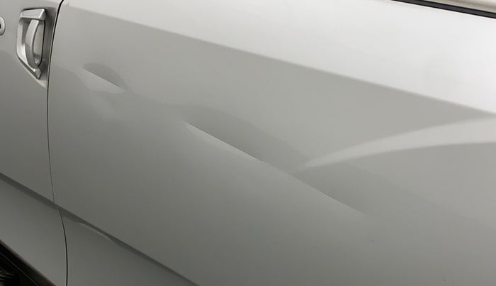 2016 Mahindra XUV500 W10 AT, Diesel, Automatic, 92,256 km, Rear left door - Minor scratches