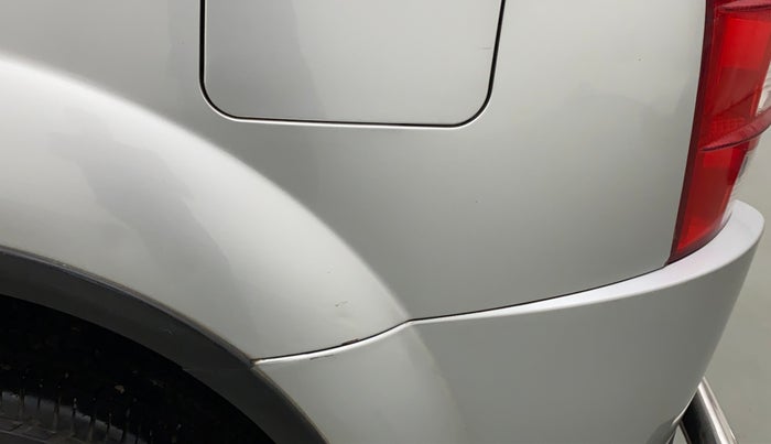 2016 Mahindra XUV500 W10 AT, Diesel, Automatic, 92,256 km, Left quarter panel - Paint has minor damage