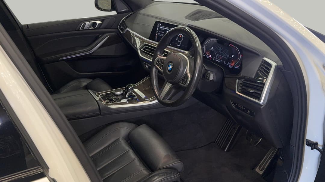 2021 BMW X5 xDrive30d M Sport, Automatic, 42002 km, Right Side Front Door Cabin View