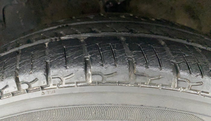 2012 Hyundai Eon ERA PLUS, Petrol, Manual, 29,818 km, Left Front Tyre Tread