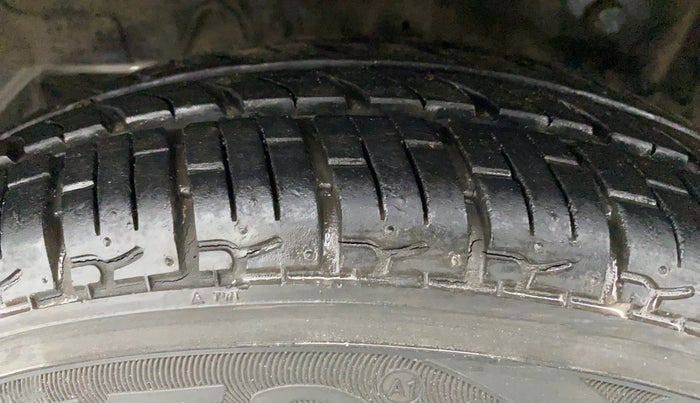2012 Hyundai Eon ERA PLUS, Petrol, Manual, 29,818 km, Right Rear Tyre Tread