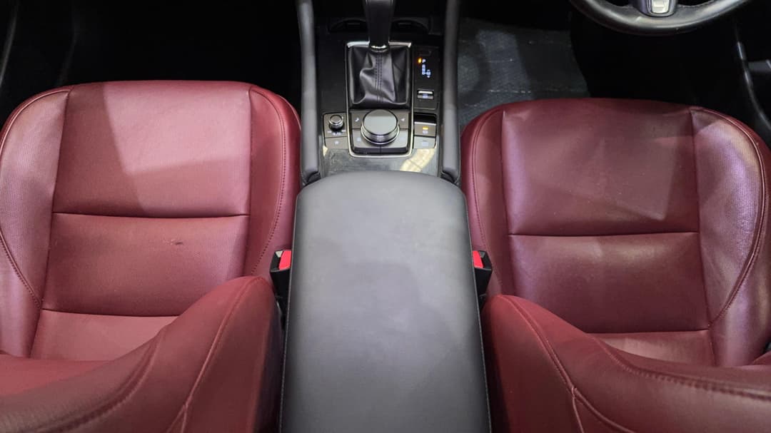 2020 Mazda 3 G25 Astina, Automatic, 66372 km, Center Console