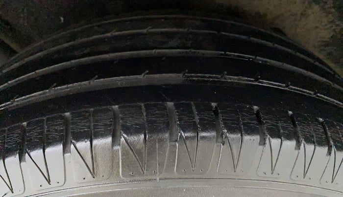 2018 Maruti Vitara Brezza ZDI PLUS, Diesel, Manual, 27,778 km, Left Rear Tyre Tread