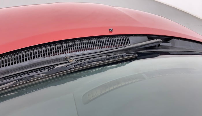 2011 Toyota Etios Liva VX, Petrol, Manual, 1,21,217 km, Front windshield - Wiper nozzle not functional