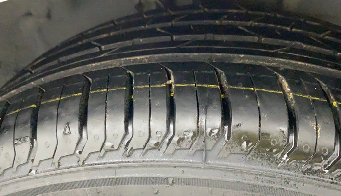 2015 Hyundai Elite i20 MAGNA 1.2, Petrol, Manual, 49,554 km, Right Front Tyre Tread